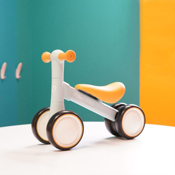 Le vélo d'équilibre / marcheur pour bébés de FabricBike Nous présentons le vélo d'équilibre FabricBike Walker, conçu pour offrir sécurité et confort aux tout-petits.