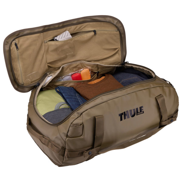 Thule Chasm est un sac fourre-tout résistant qui peut être déposé dans votre coffre ou galerie de tout, idéal pour les virées en voiture et les aventures en tout genre.