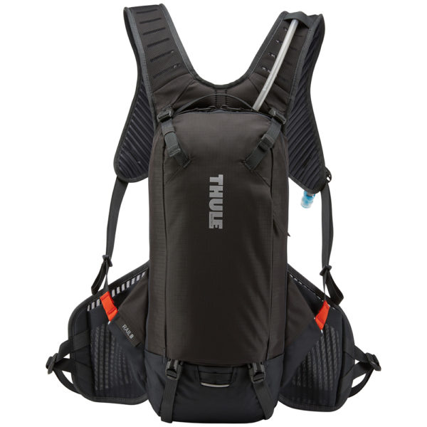 Thule Rail 8L est un sac d’hydratation avec montage sécurisé pour éliminer les mouvements sur les terrains difficiles et lors des courses d’enduro. Vélo nouvelle calédonie, Accessoires THULE VTT PRO