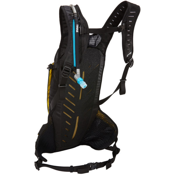 Thule Vital 8L est un sac à dos d'hydratation avec un réservoir Hydrapak de 2,5 L et un espace de chargement extensible conçu pour ranger tout le matériel nécessaire pour une journée sur les sentiers.