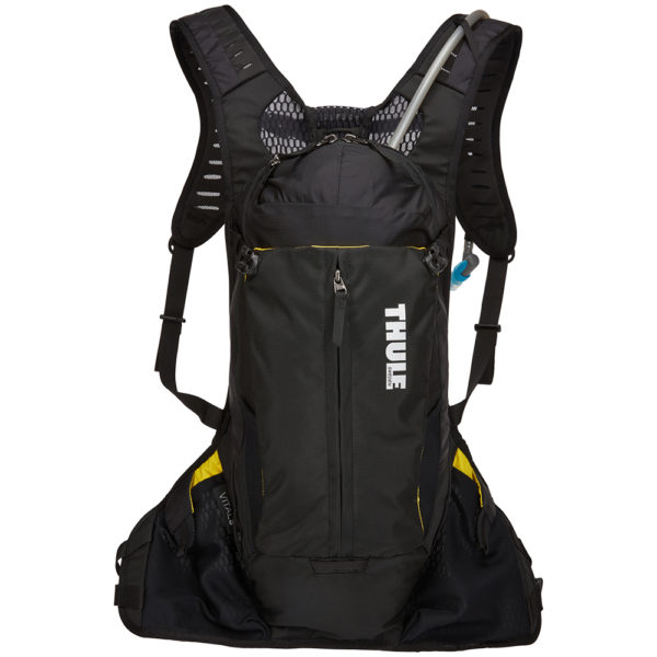 Thule Vital 8L est un sac à dos d'hydratation avec un réservoir Hydrapak de 2,5 L et un espace de chargement extensible conçu pour ranger tout le matériel nécessaire pour une journée sur les sentiers.