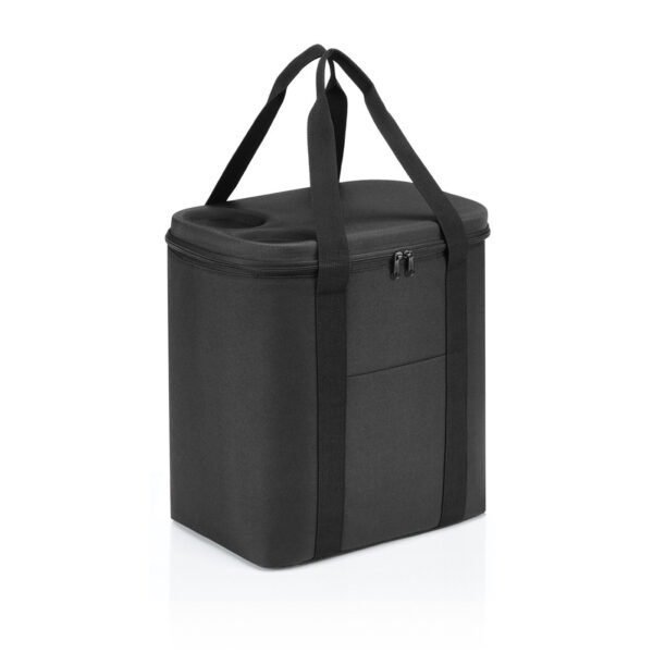 Quand le charme incomparable de reisenthel se double d’un isolant thermique performant, vos gourmandises et vos boissons restent bien fraîches en toutes circonstances. Le coolerbag XL vous offre bien plus encore : avec son abattant renforcé, ce sac isotherme très pratique peut également faire office de table de pique-nique. En outre, vous pouvez l’associer au carrycruiser pour transporter facilement de lourdes charges. De quoi satisfaire toutes vos envies !