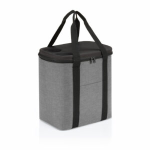 Quand le charme incomparable de reisenthel se double d’un isolant thermique performant, vos gourmandises et vos boissons restent bien fraîches en toutes circonstances. Le coolerbag XL vous offre bien plus encore : avec son abattant renforcé, ce sac isotherme très pratique peut également faire office de table de pique-nique. En outre, vous pouvez l’associer au carrycruiser pour transporter facilement de lourdes charges. De quoi satisfaire toutes vos envies !