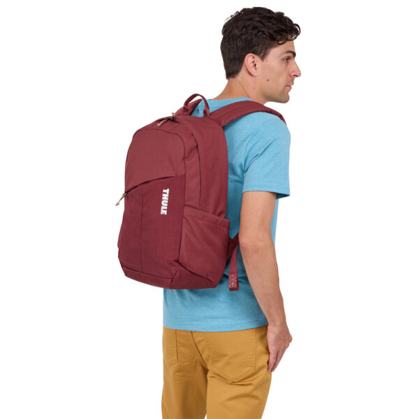 Conçu dans une matière recyclée respectueuse de l'environnement, ce sac à dos certifié bluesign® est parfait comme sac de cours.