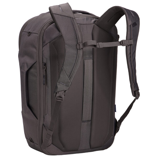 Bagage de cabine convertible 40 L Thule Subterra 2 est un élément indispensable de vos voyages. Combinant un design élégant à des fonctionnalités adaptables, il dispose notamment d'un attaché-case pour ordinateur amovible et d'un panneau séparateur rabattable.