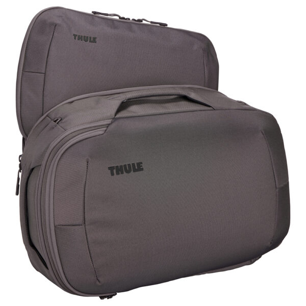 Bagage de cabine convertible 40 L Thule Subterra 2 est un élément indispensable de vos voyages. Combinant un design élégant à des fonctionnalités adaptables, il dispose notamment d'un attaché-case pour ordinateur amovible et d'un panneau séparateur rabattable.