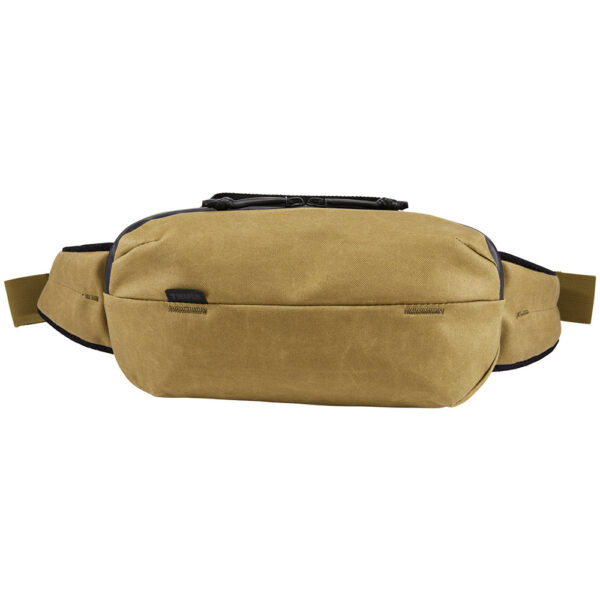 Sac à bandoulière polyvalent La séparation interne et la poche zippée sont idéales pour tout ranger, et le point d'attache avec porte-clés sécurise vos clés. En déplacement, la poche de sécurité extérieure cachée est idéale pour conserver votre passeport, votre carte d'identité ou des billets. Le sac à bandoulière Thule Aion se transforme en poche de ceinture lorsqu'il est utilisé avec les autres sacs à dos Thule Aion.