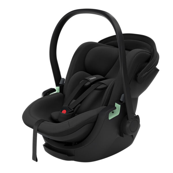 Conçu pour la sécurité, le siège auto bébé Thule Maple est équipé de notre célèbre Thule Impact Protection System, offrant une protection avancée et un confort douillet à votre bébé. L’installation sans effort depuis n’importe quel angle et sa rotation à 180 degrés assurent une commodité optimale. De plus, le siège auto bébé Thule Maple propose un mode ergonomique allongé, favorisant le bon développement de la colonne vertébrale des nouveau-nés, garantissant leur confort et leur bien-être dès le premier jour.