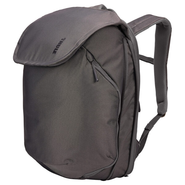 Le sac de voyage Thule Subterra 2 26 L est indispensable pour vos voyages, alliant un design moderne et élégant à des fonctionnalités adaptables comme la pochette de transport amovible et le volume extensible.